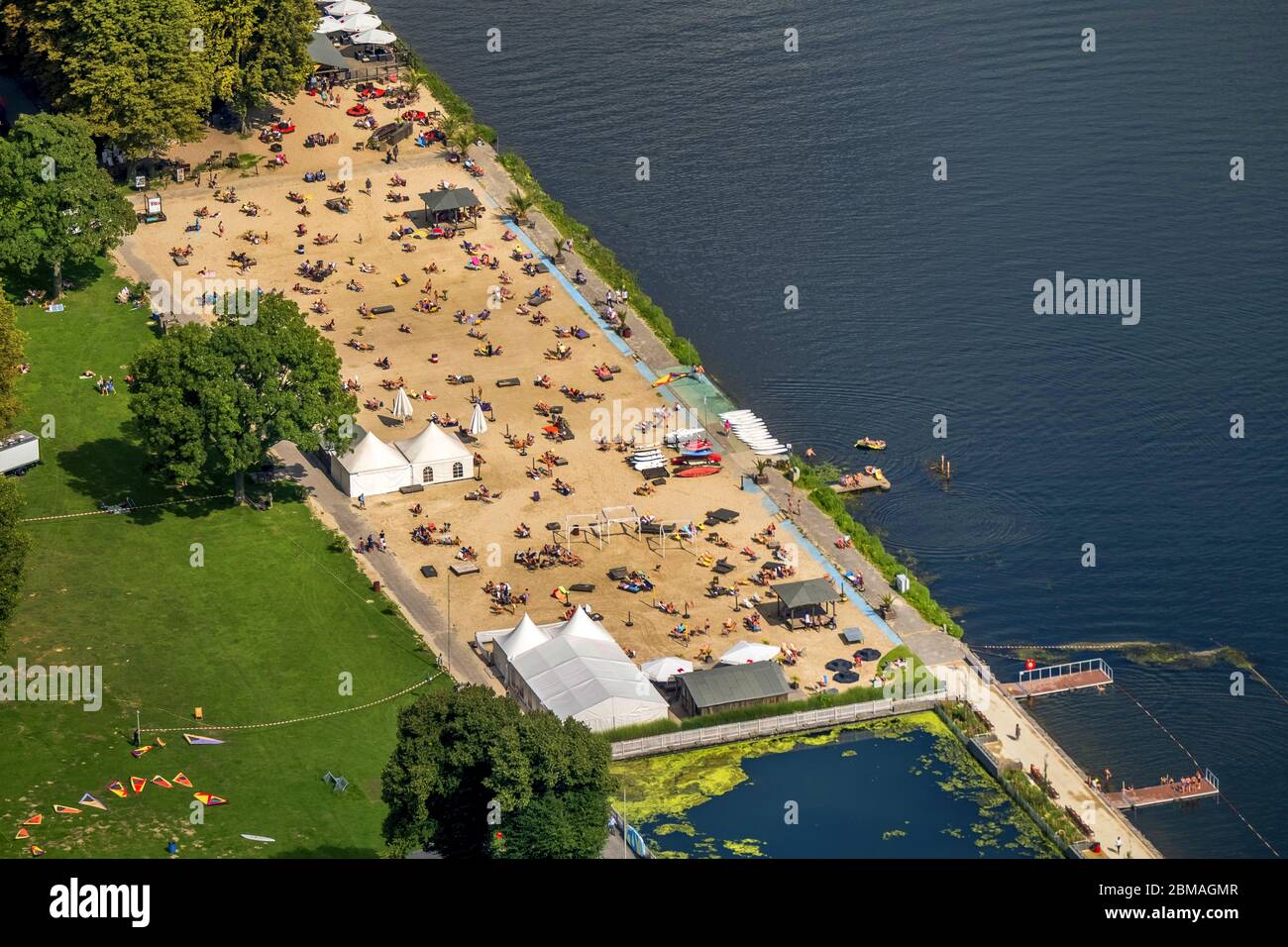 , spiaggia balneare pubblica spiaggia Baldeney sul fiume Ruhr a Essen, 14.08.2017, vista aerea, Germania, Renania settentrionale-Vestfalia, Area della Ruhr, Essen Foto Stock