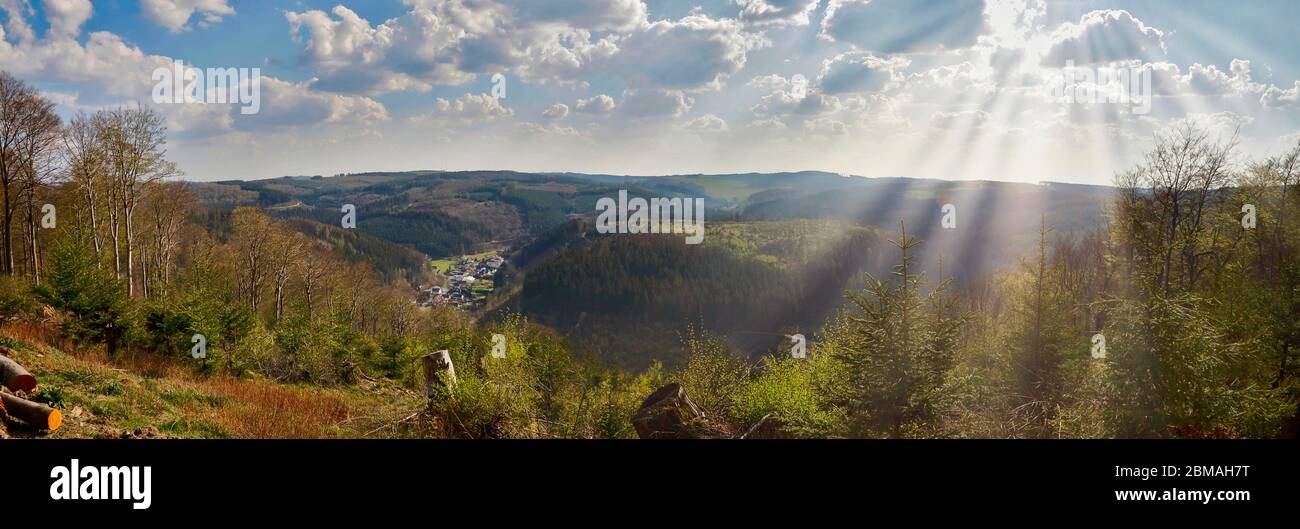 Paesaggio sulle montagne di Hagen-Hohenlimburg, Germania, Renania Settentrionale-Vestfalia, Ruhr Area, Hagen Foto Stock