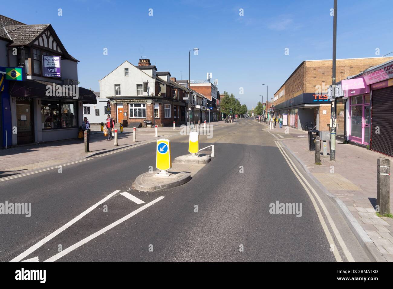 Oxford City Cowley Road libera da tutti i turisti e traffico stradale durante il blocco dei virus corona Foto Stock