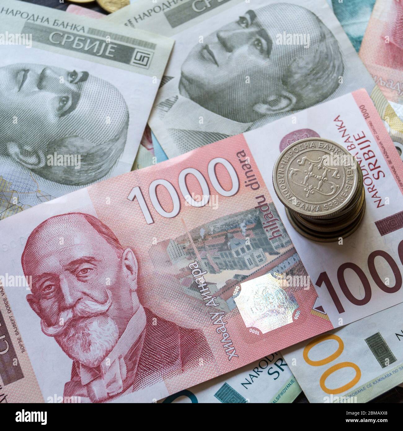 Dinar di soldi serbi come vista dall'alto di sfondo Foto Stock