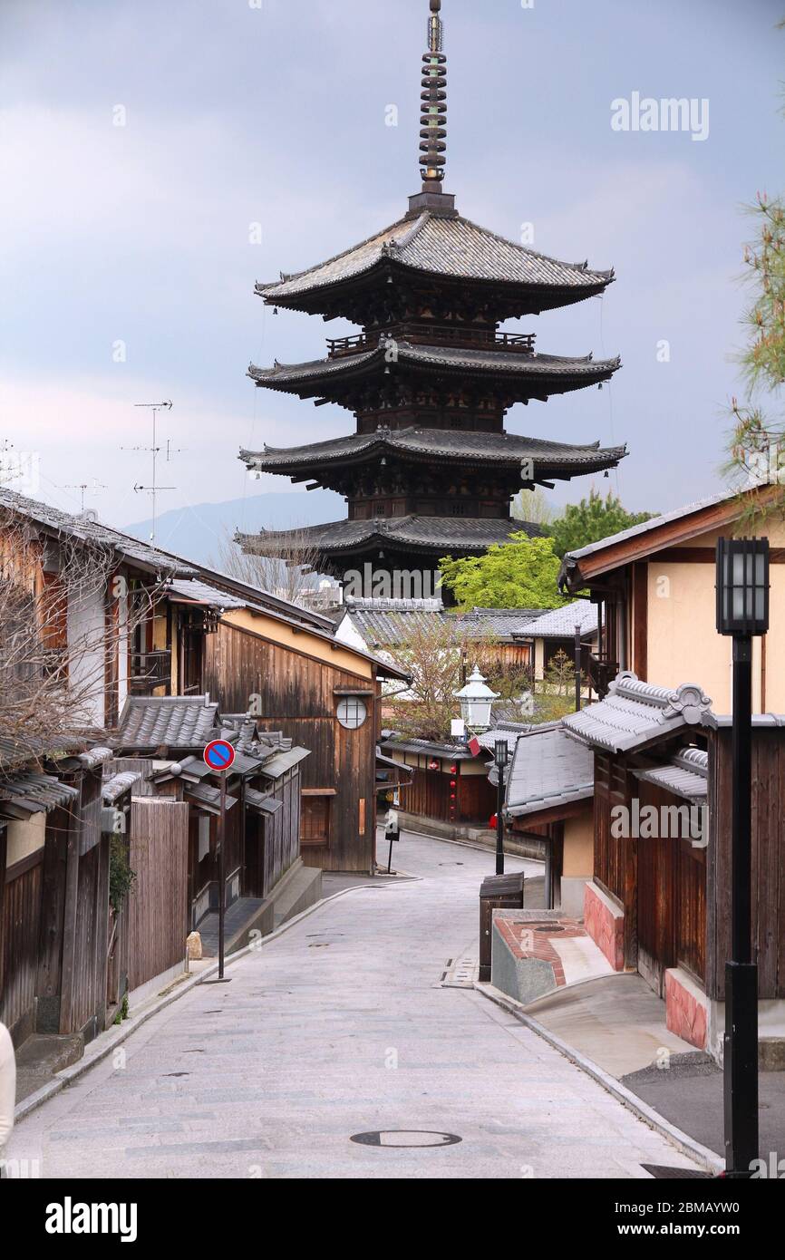 Skyline della città vecchia di Kyoto con la Pagoda Yasaka. Punto di riferimento del Giappone. Foto Stock