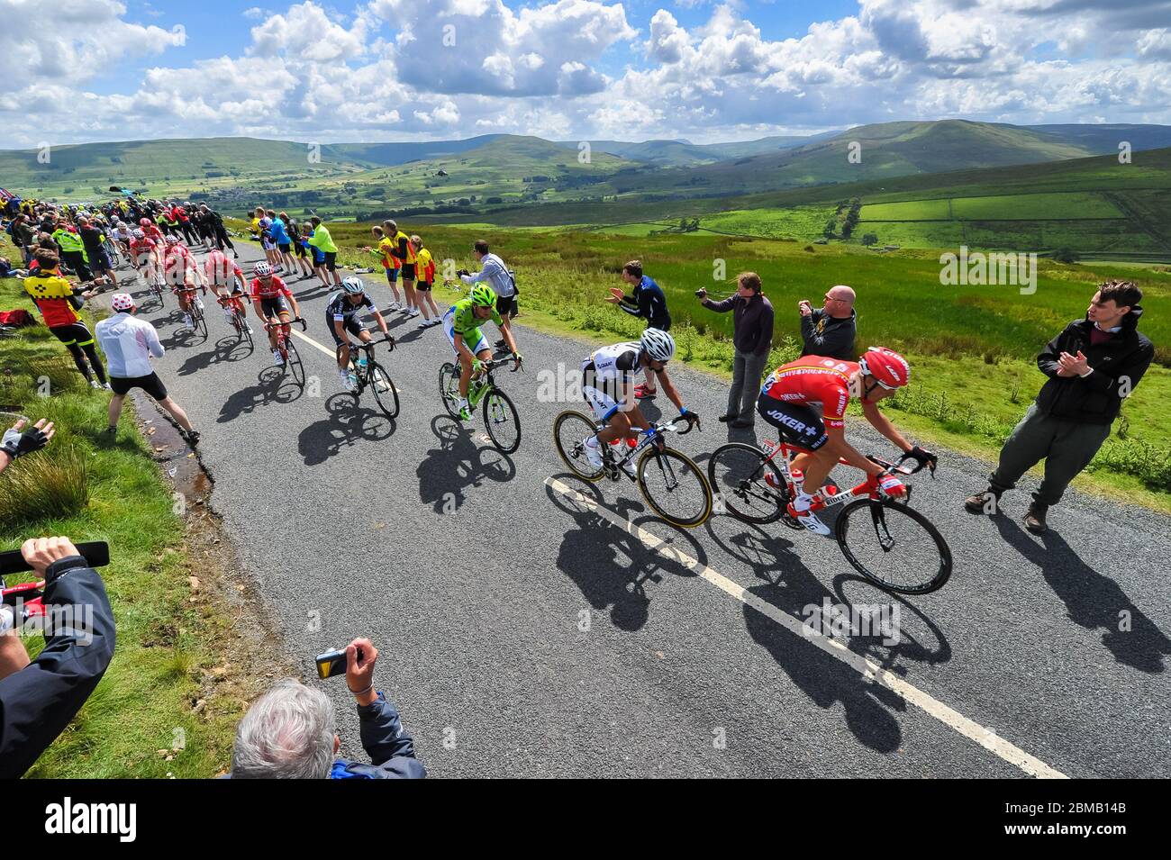 Il pacchetto arrampicata su Cote de Buttertubs Tour de France 2014 salita del Passo delle Buttertubs – Data foto Sabato 05 Luglio, 2014 (Passo delle Buttertubs, Nord Y Foto Stock