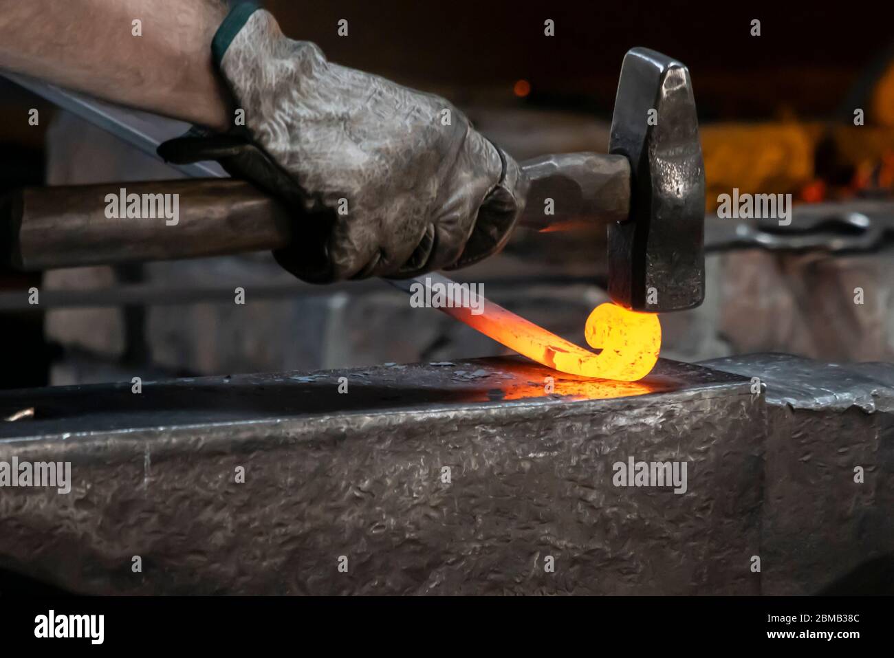 Martello fabbro immagini e fotografie stock ad alta risoluzione - Alamy