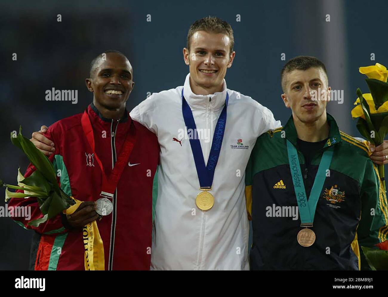 MANCHESTER - 31 LUGLIO: L-R William Chirchir del Kenya (Argento) Mike East of England (Oro) e Youcef Abdi dell'Australia (Bronzo) dopo la finale maschile di 1500m Foto Stock