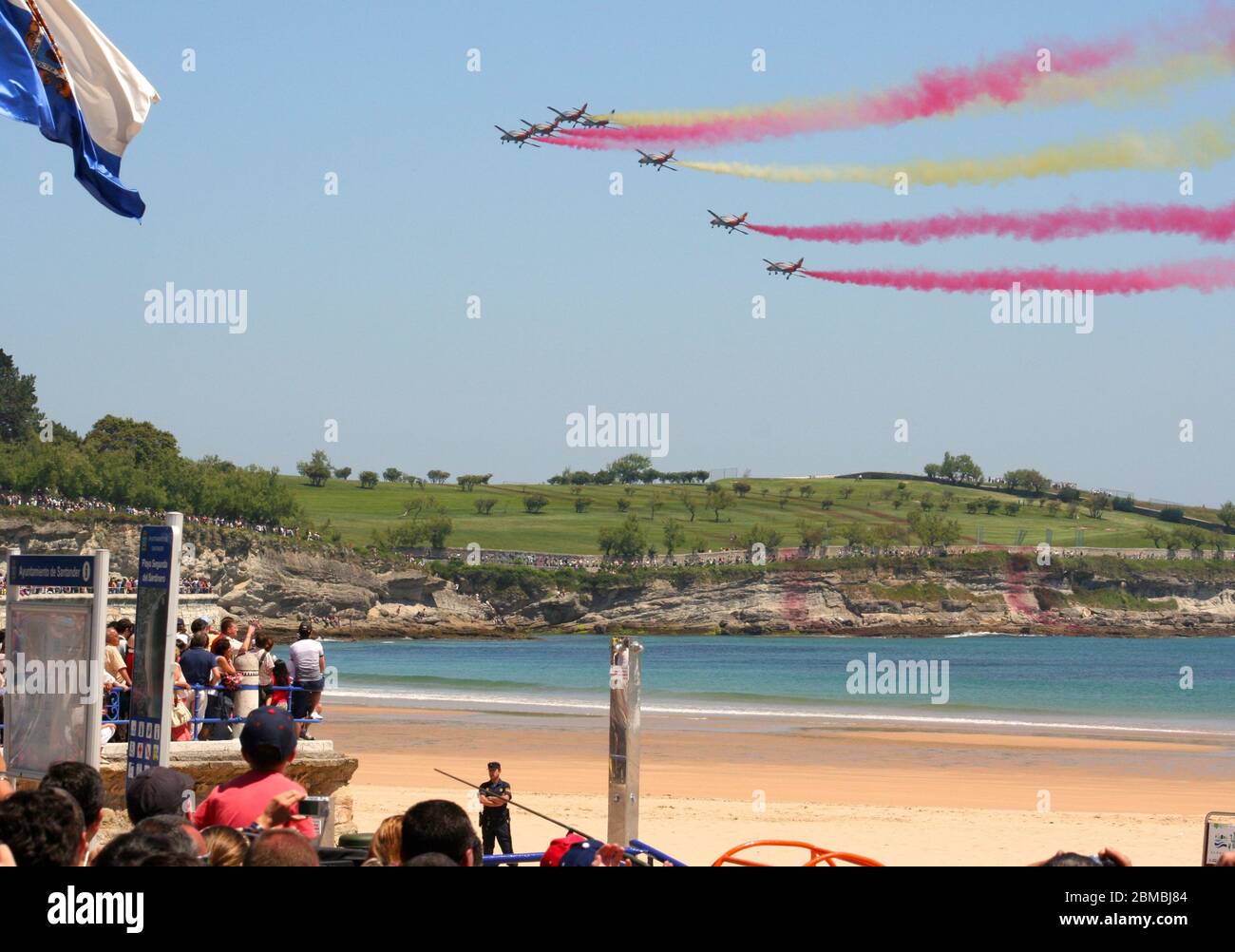 Serie 157 di 165 Santander Spagna Maggio 30 2009 Esercito giorno Aquila Patrol Patrulla Aguila Aerobatic team display Foto Stock