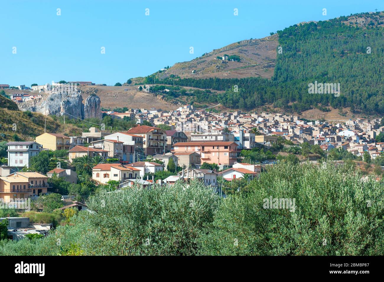 Veduta del comune di Roccapalumba, Sicilia, Italia Foto Stock