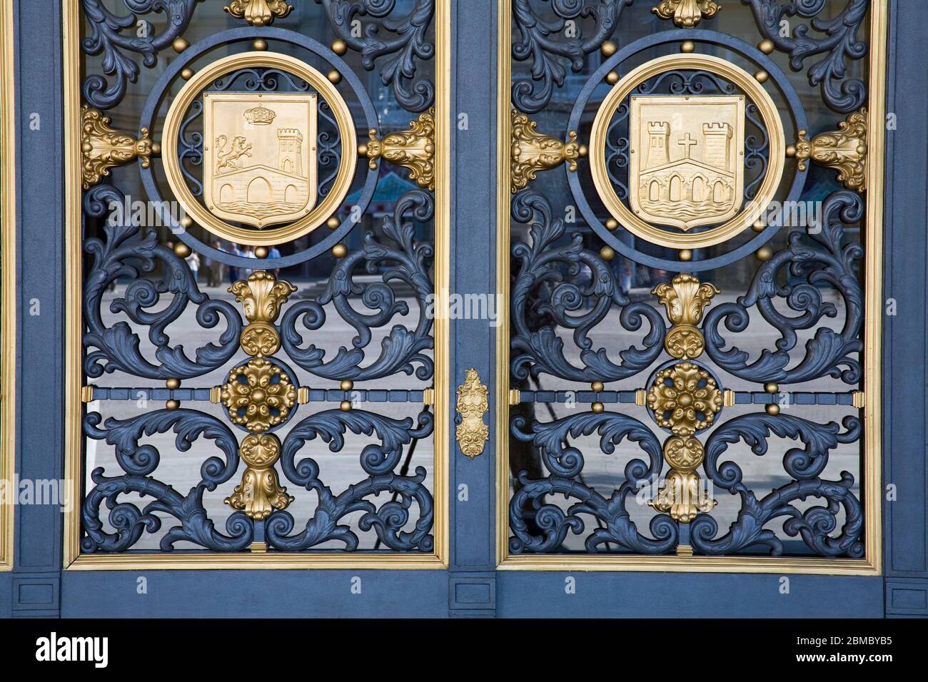 Porta al Palacio Municipal (Municipio), Plaza de Maria Pita, la Coruna City, Galizia, Europa Foto Stock
