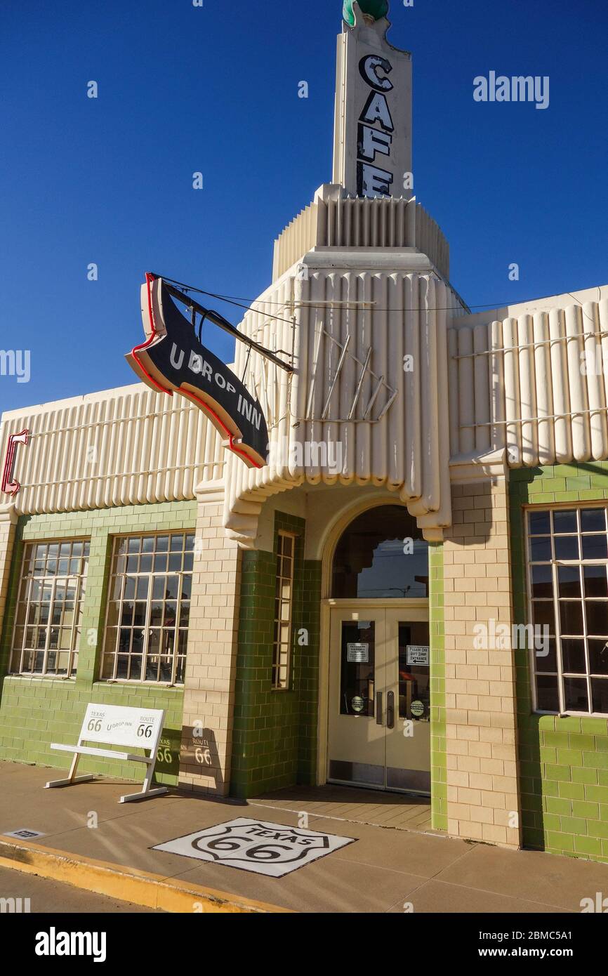 Restaurata stazione di servizio Conoco a Shamrock, Texas lungo la Route 66 Foto Stock