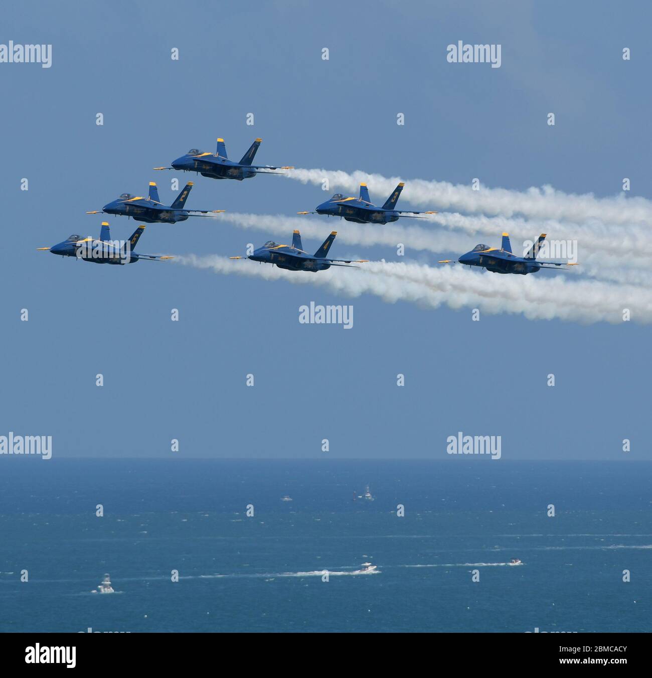 FORT LAUDERDALE, FL - 04 MAGGIO: Il team U.S. Navy Blue Angels si esibisce nel Ford Lauderdale Air Show il 4 maggio 2019 a Fort Lauderdale, Florida. Persone: Blue Angels Credit: Storms Media Group/Alamy Live News Foto Stock