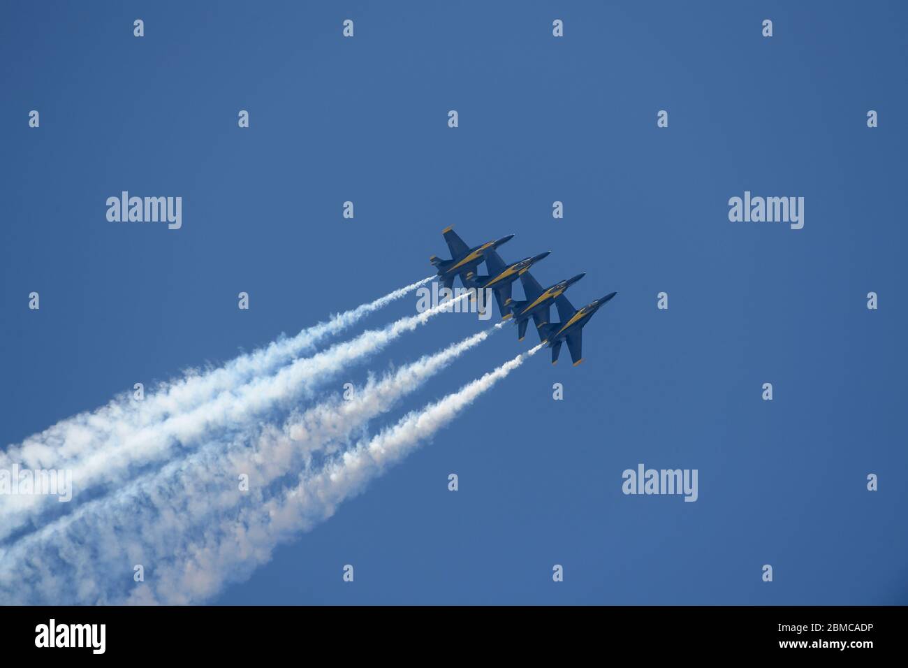 FORT LAUDERDALE, FL - 04 MAGGIO: Il team U.S. Navy Blue Angels si esibisce nel Ford Lauderdale Air Show il 4 maggio 2019 a Fort Lauderdale, Florida. Persone: Blue Angels Credit: Storms Media Group/Alamy Live News Foto Stock