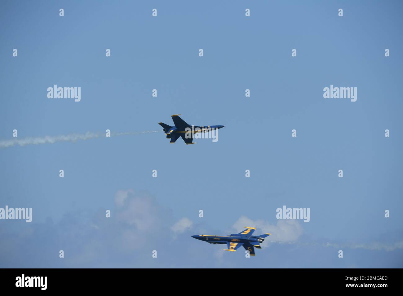 FORT LAUDERDALE, FL - 04 MAGGIO: Il team U.S. Navy Blue Angels si esibisce nel Ford Lauderdale Air Show il 4 maggio 2019 a Fort Lauderdale, Florida. Persone: Blue Angels Credit: Storms Media Group/Alamy Live News Foto Stock