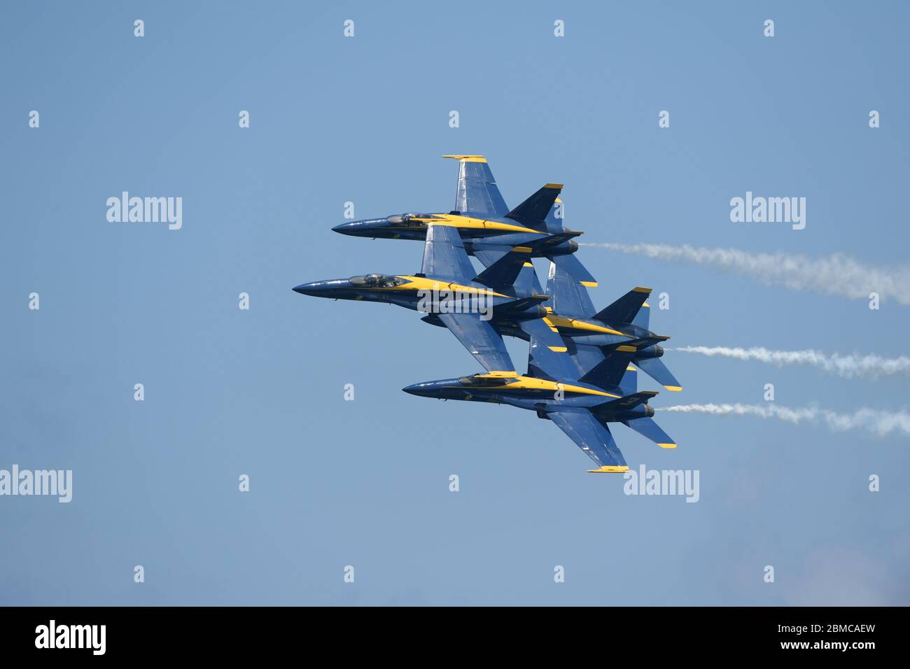 FORT LAUDERDALE, FL - 04 MAGGIO: Il team U.S. Navy Blue Angels si esibisce nel Ford Lauderdale Air Show il 4 maggio 2019 a Fort Lauderdale, Florida. Persone: Blue Angels Credit: Storms Media Group/Alamy Live News Foto Stock