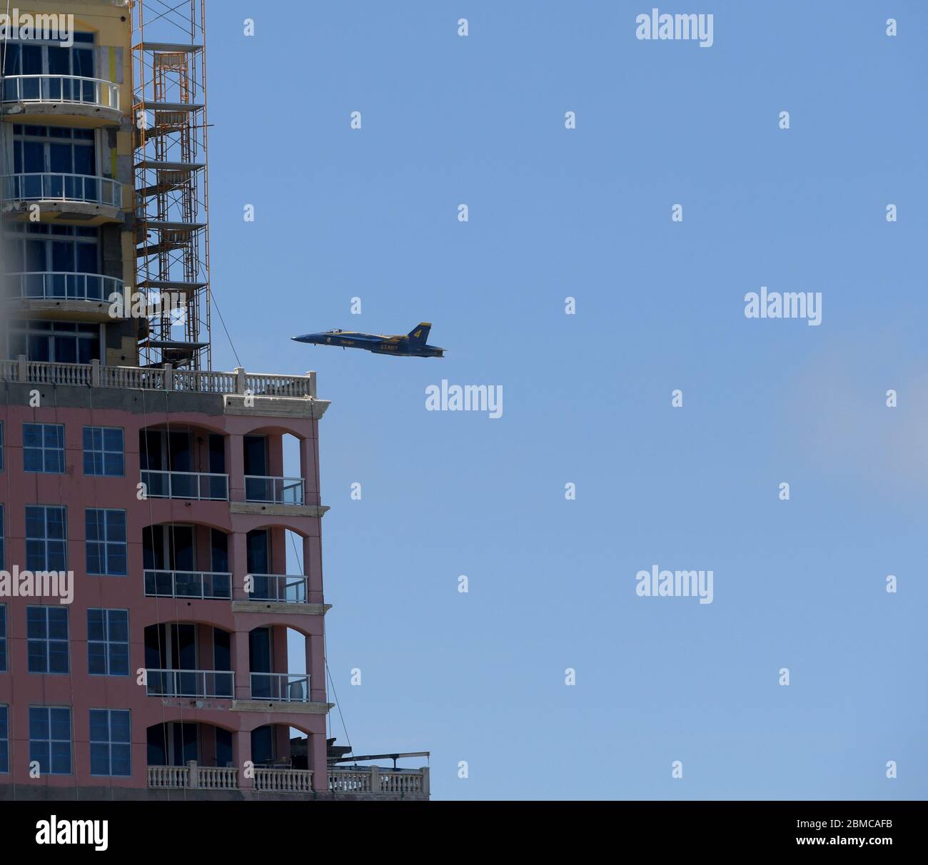 FORT LAUDERDALE, FL - 04 MAGGIO: Il team U.S. Navy Blue Angels si esibisce nel Ford Lauderdale Air Show il 4 maggio 2019 a Fort Lauderdale, Florida. Persone: Blue Angels Credit: Storms Media Group/Alamy Live News Foto Stock