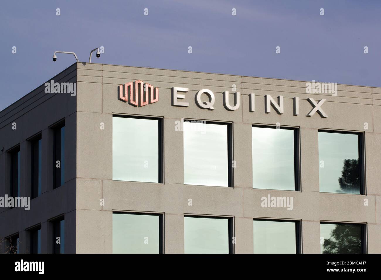 La società di investimento immobiliare americana Equinix Inc. Ha sede a Redwood City. Equinix è specializzata in connessione internet e data center. Foto Stock