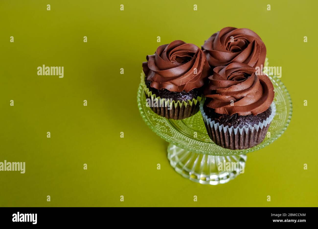 Cupcake al cioccolato fondente. Foto Stock