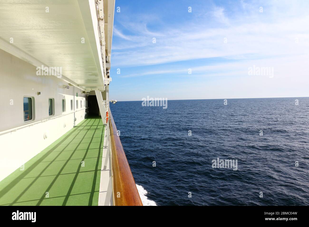 Detailansicht eines Kreuzfahrtschiffes Foto Stock