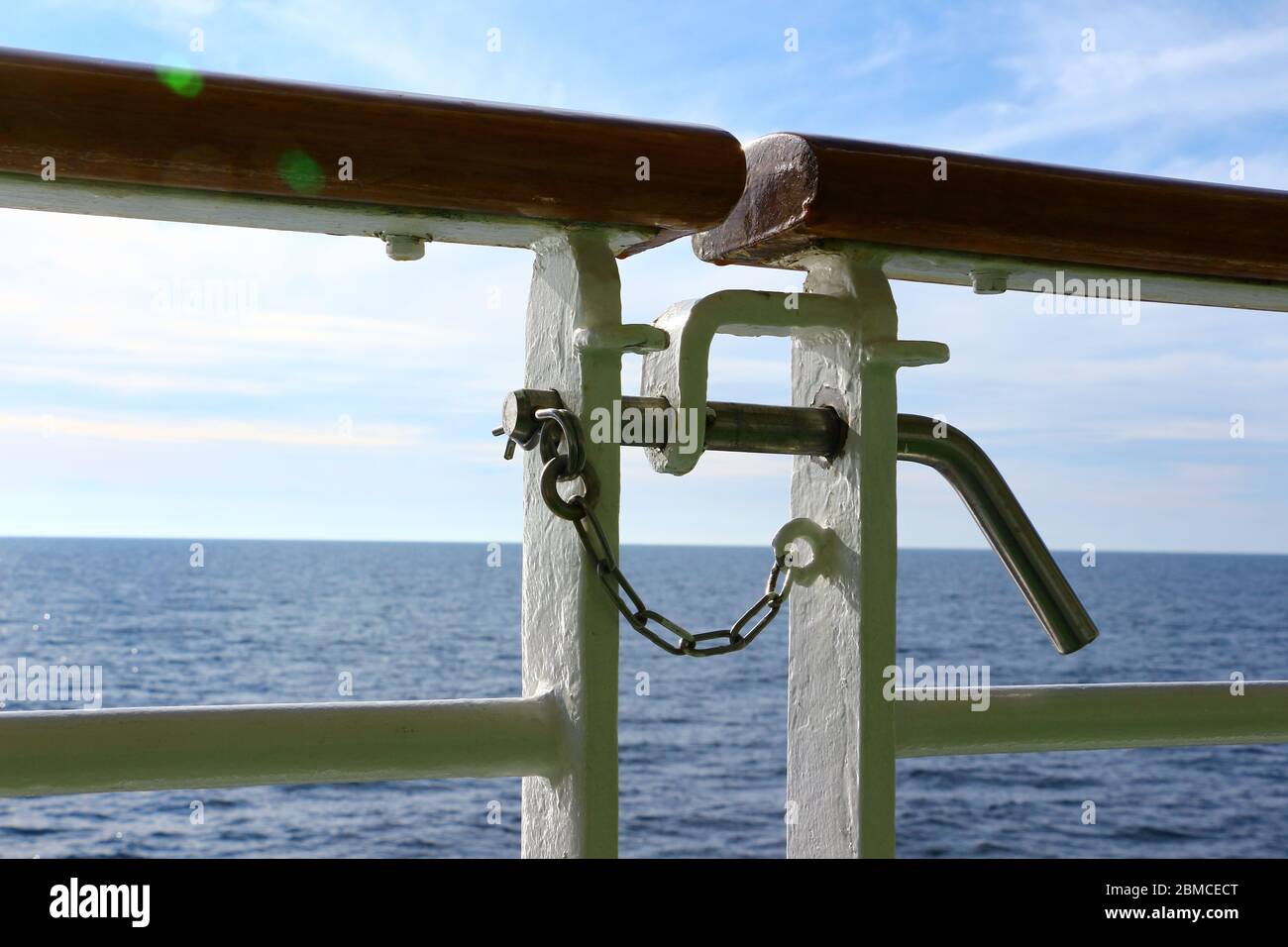 Detailansicht eines Kreuzfahrtschiffes Foto Stock