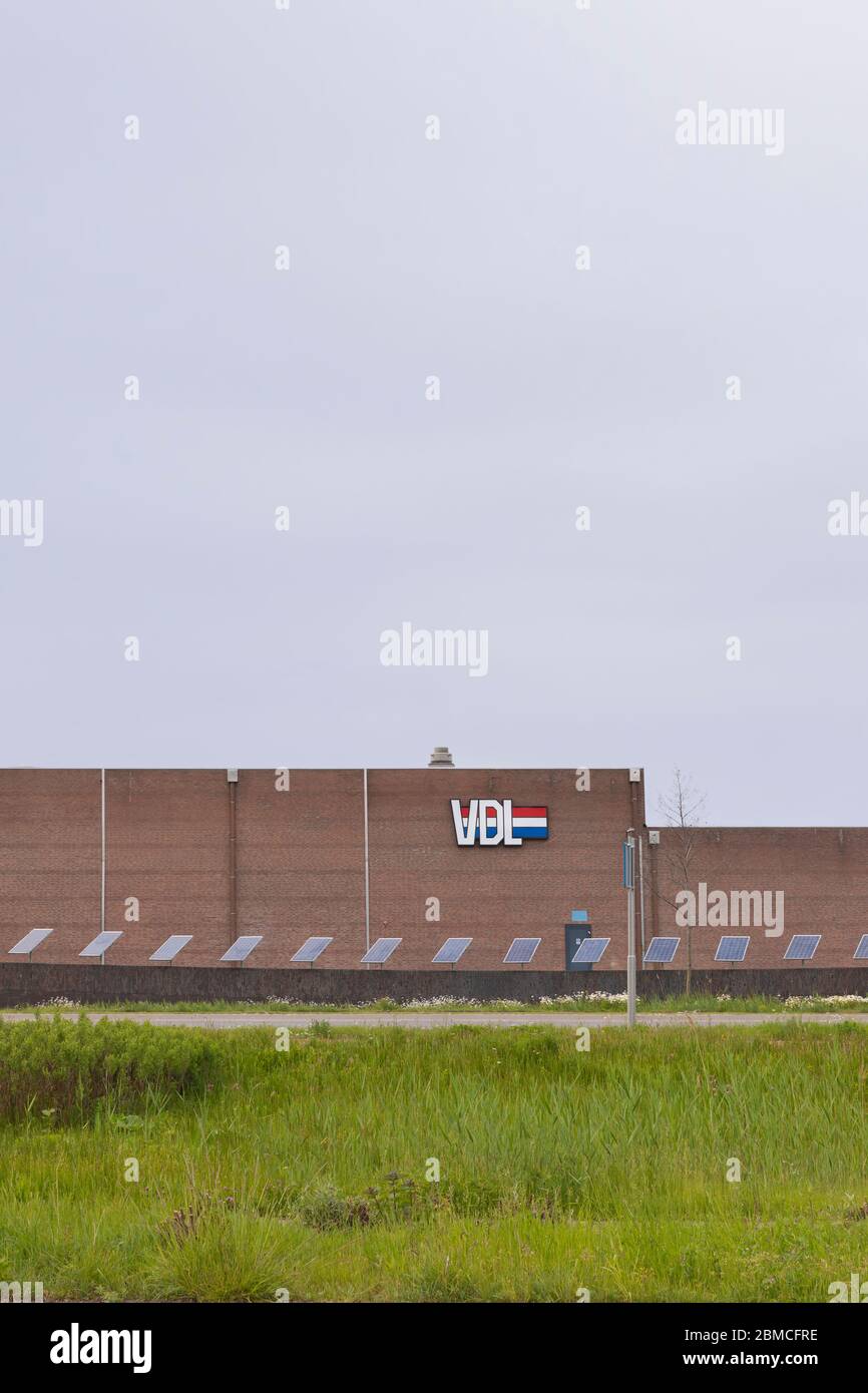 Veldhoven, Paesi Bassi, 8 maggio 2020. VDL con il suo logo davanti all'edificio. L'azienda olandese sviluppa e produce autobus Foto Stock