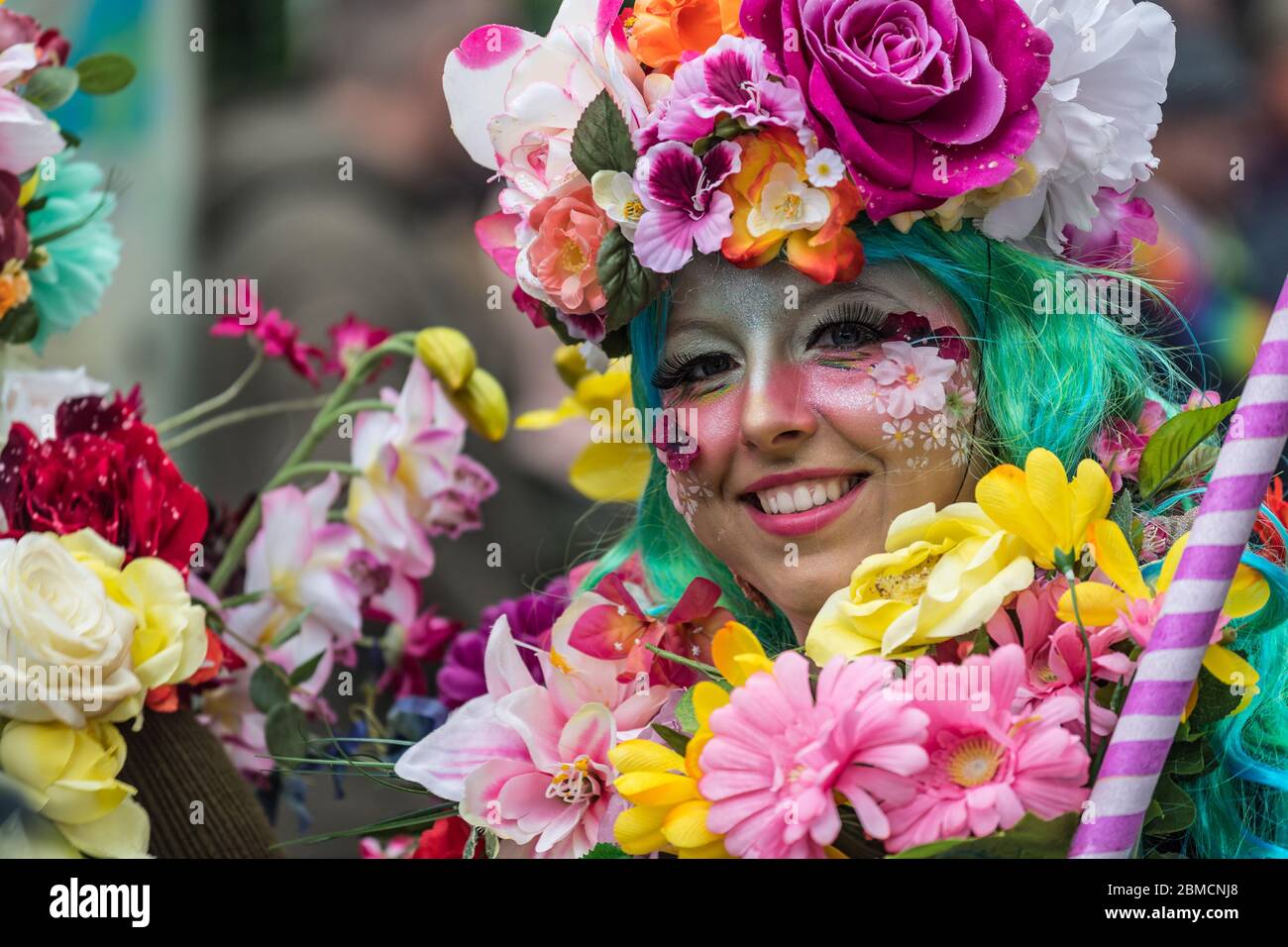 Roermond, Paesi Bassi - Febbraio 2020: I colori, i costumi e il trucco per la sfilata Mardi Gras Foto Stock