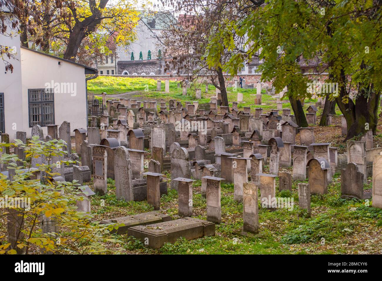 Il cimitero della sinagoga Remuh a Kazimierz, un quartiere ebraico e storico nella città vecchia di Cracovia, Polonia. Foto Stock