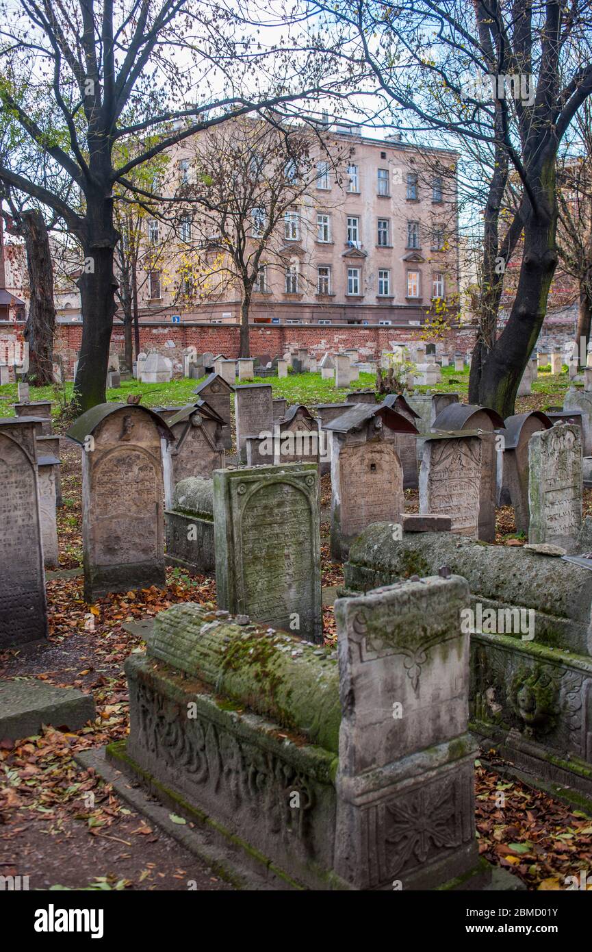 Il cimitero della sinagoga Remuh a Kazimierz, un quartiere ebraico e storico nella città vecchia di Cracovia, Polonia. Foto Stock