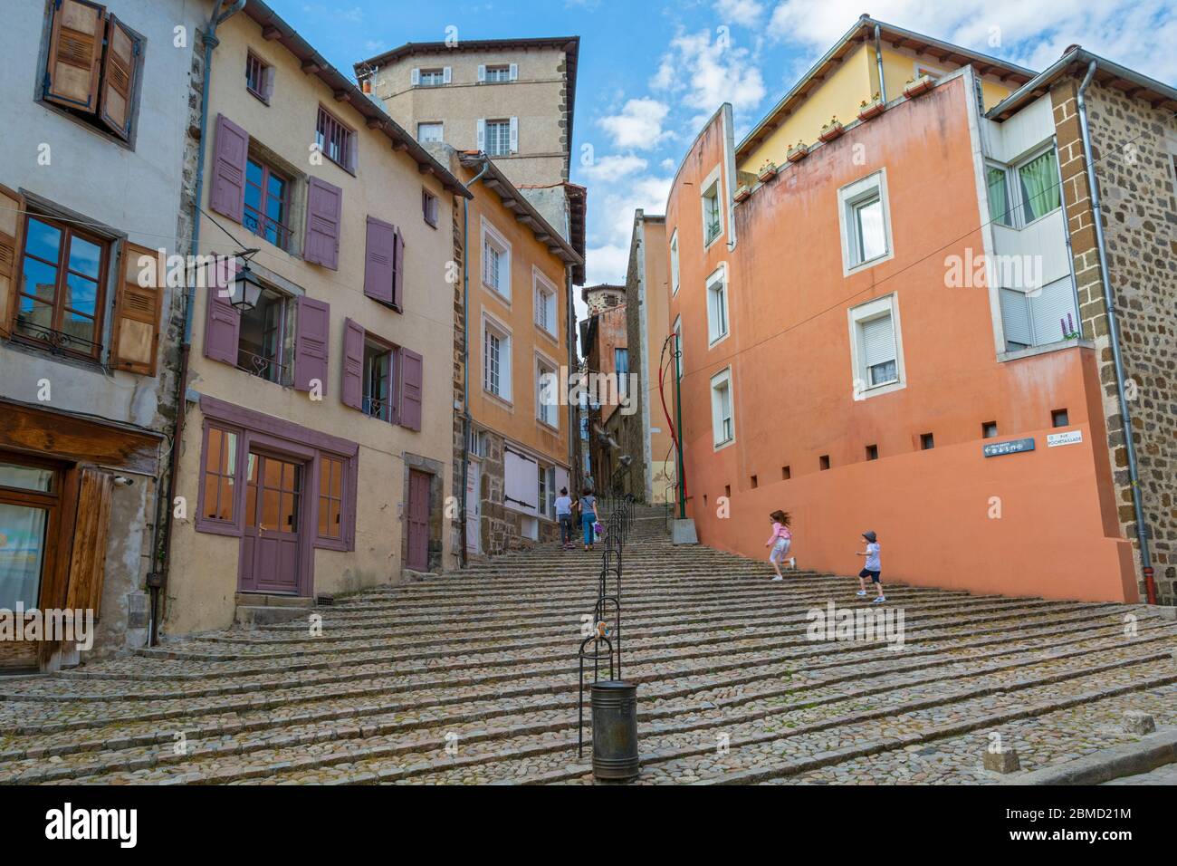 Francia, le Puy-en-Velay, Rue Rochetaillade, gradini Foto Stock
