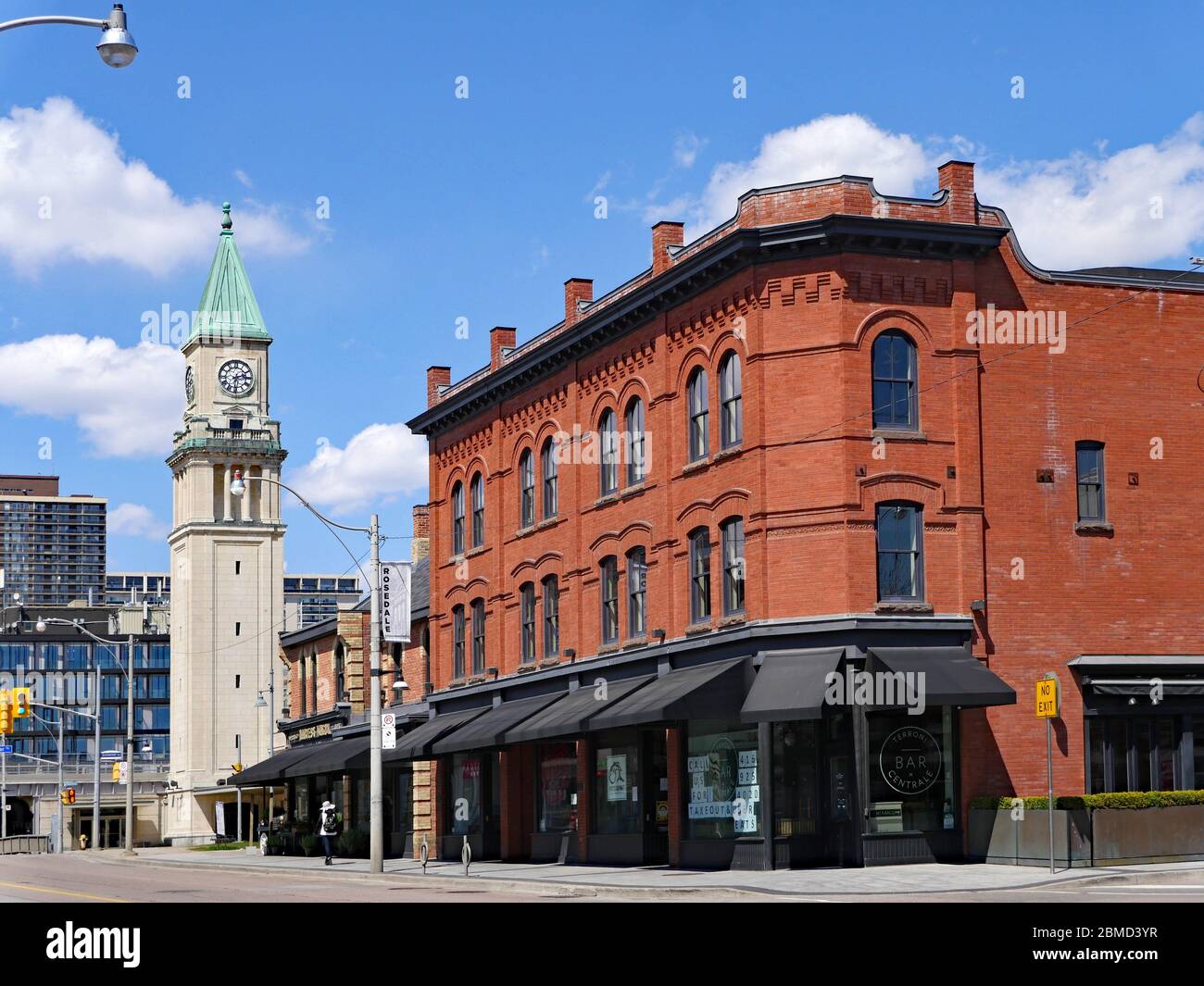 Edificio commerciale d'epoca e torre dell'orologio, Toronto, Yonge Street Foto Stock