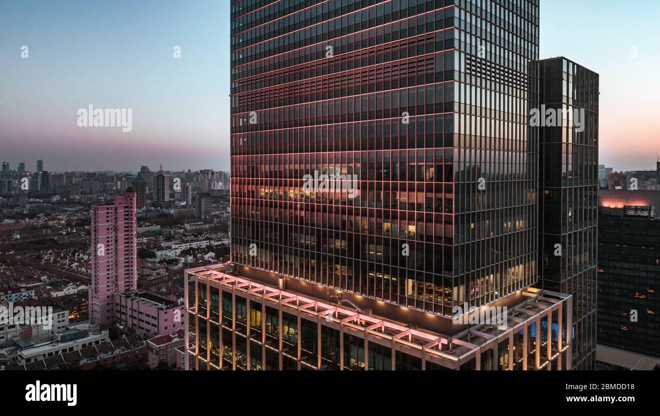 Vista aerea della zona commerciale di Nangjing Rd, Shanghai, Cina, al tramonto Foto Stock