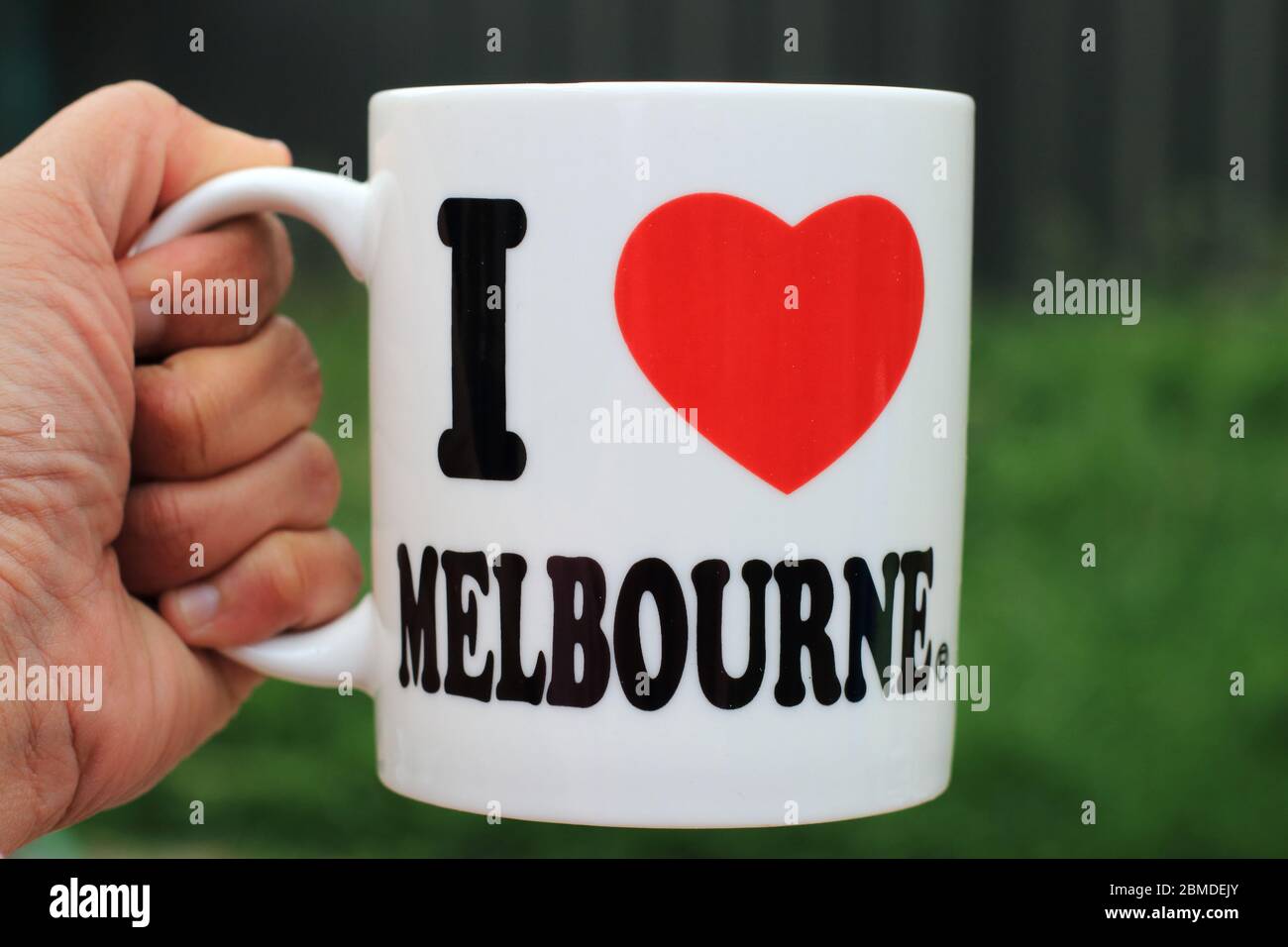 Primo piano della tazza bianca i Love Melbourne Foto Stock