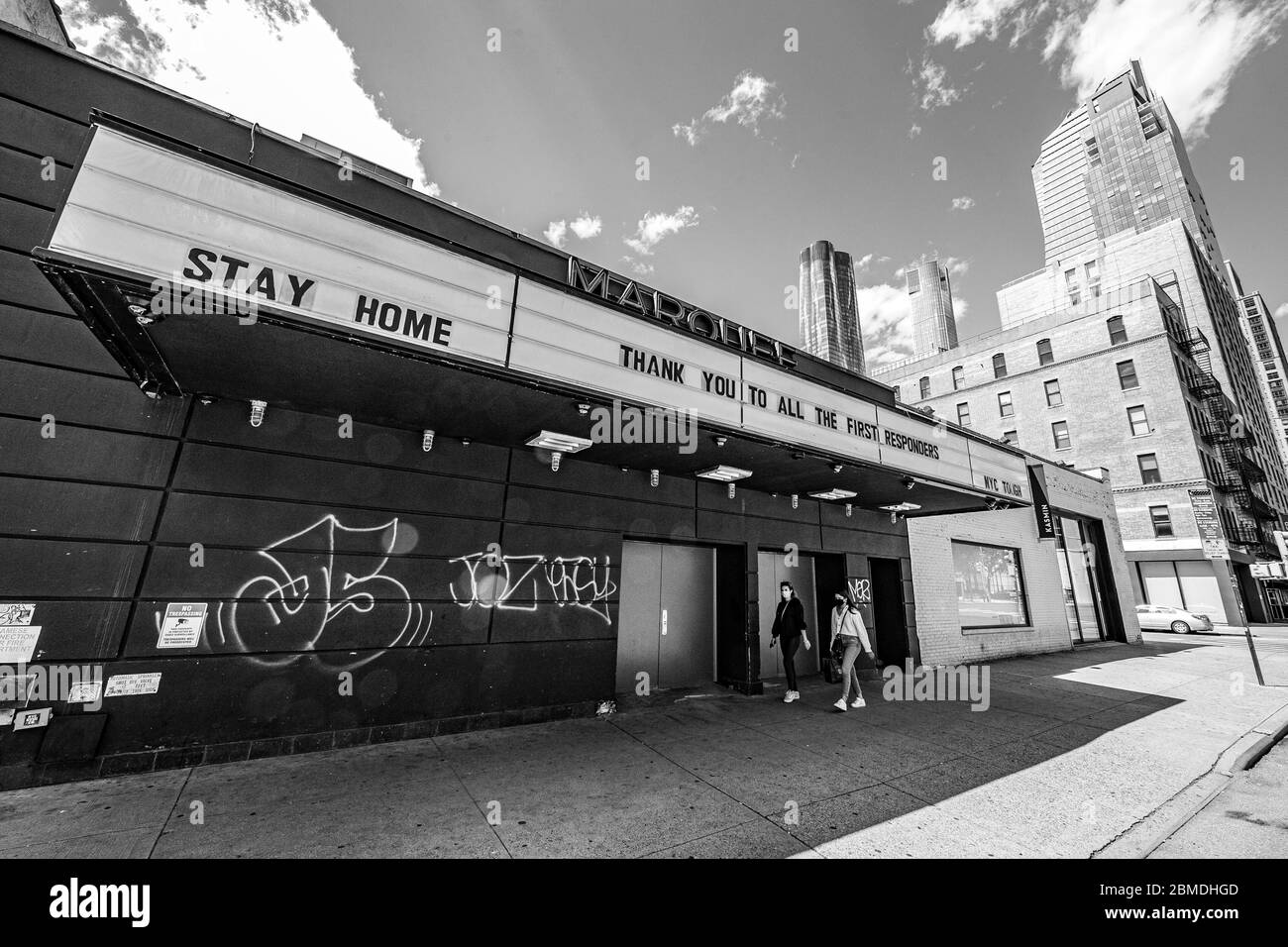 New York, N.Y/USA – 7 maggio 2020: Il marchese Nightclub saluta i soccorritori nella lotta contro COVID-19. Credit: Gordon Donovan/Alamy Live News Foto Stock