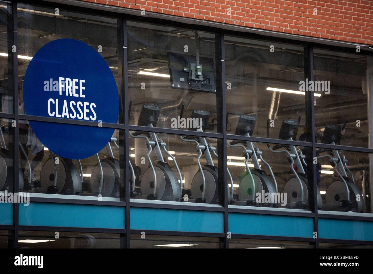 Una palestra locale a Londra Ovest è vicina vuota durante l'inizio delle restrizioni di Coronavirus Lockdown in tutto il Regno Unito. Foto Stock