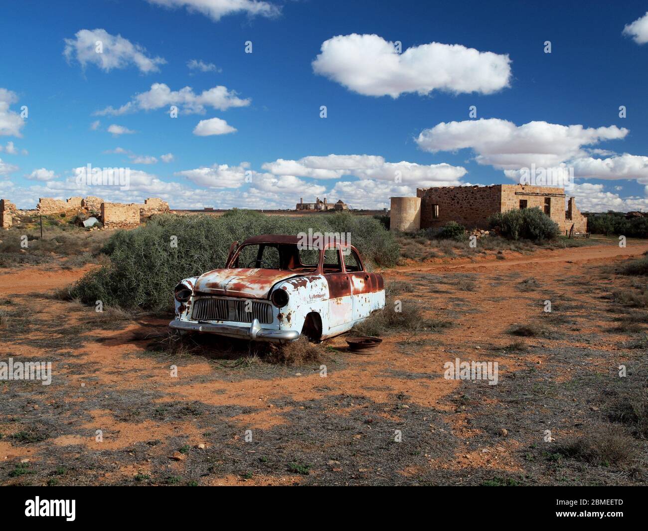 1953 Ford Consul MK1 abbandonata alla città fantasma di farina. Foto Stock