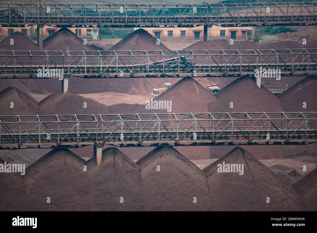 vista del campo di miniera di monoidrallite. Miniera di sabbia Foto Stock