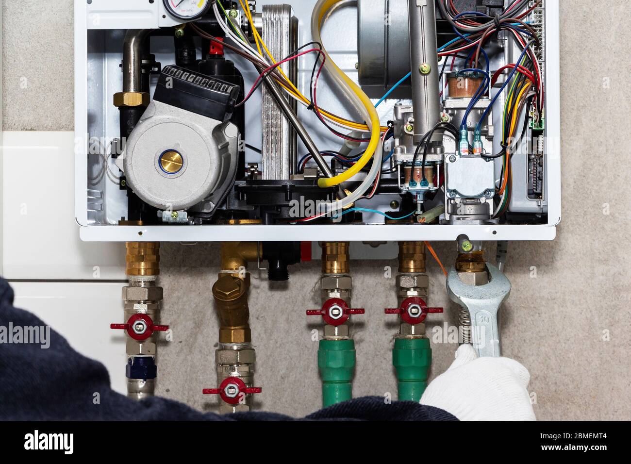 servizio di riparazione caldaie a gas, preparazione per il riscaldamento Foto Stock