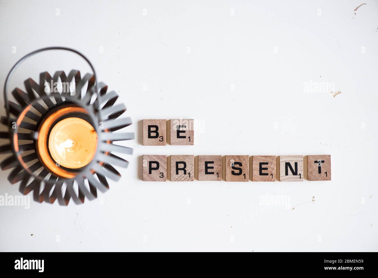 Essere presenti in lettere maiuscole Foto Stock