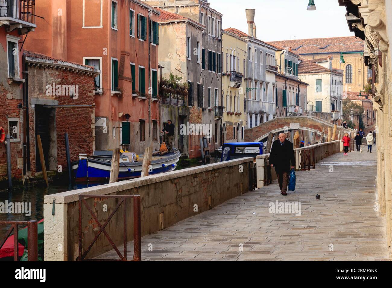 Turismo e visita Venezia in Italia durante Carnevale Foto Stock