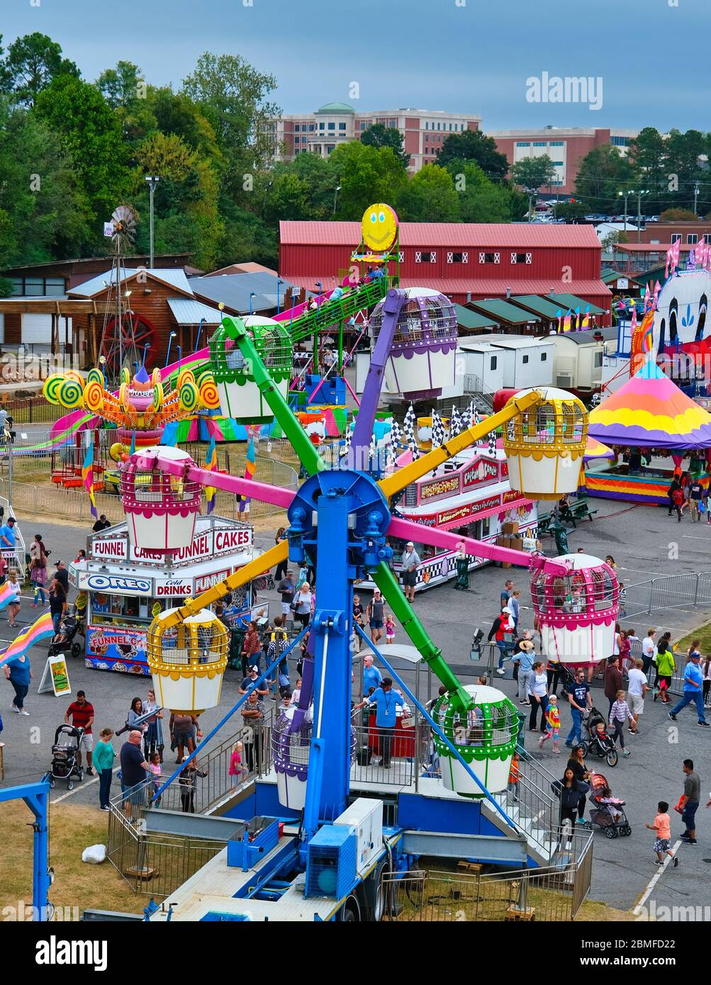 Ruota panoramica per bambini in fiera Foto Stock