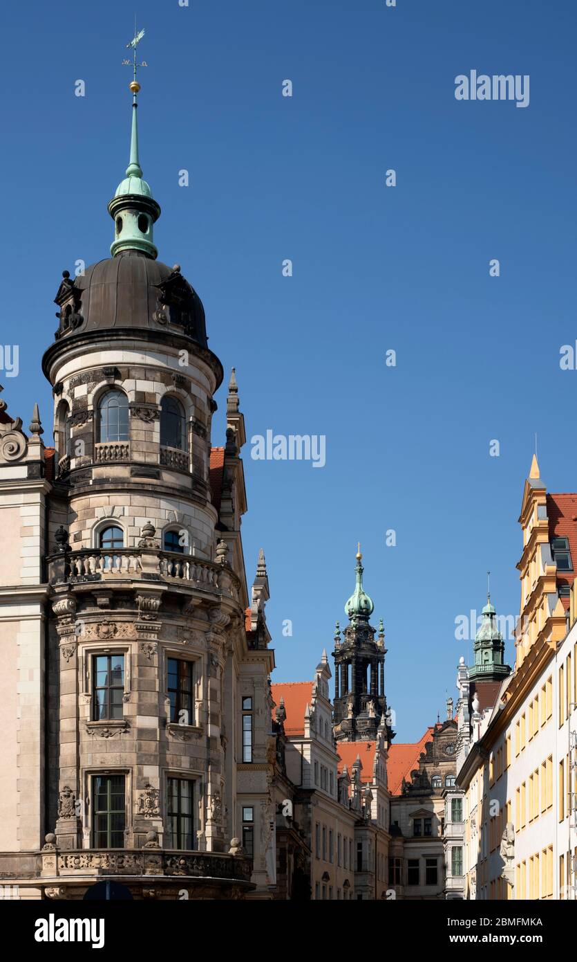 Dresden, Schloßstraße, Dachlandschaft mit Residenzschloss, Georgentor und Turm der Hofkirche Foto Stock