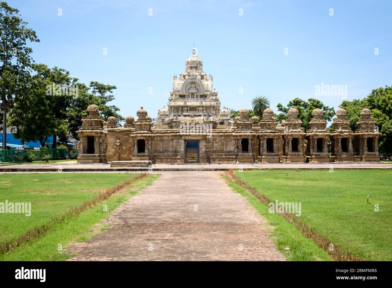 Vista esterna del Kailasanathar del VII-VIII secolo, un tempio indù in stile Pallava (Dravidiano), la struttura più antica di Kanchipuram, Tamil Nadu, India. Foto Stock
