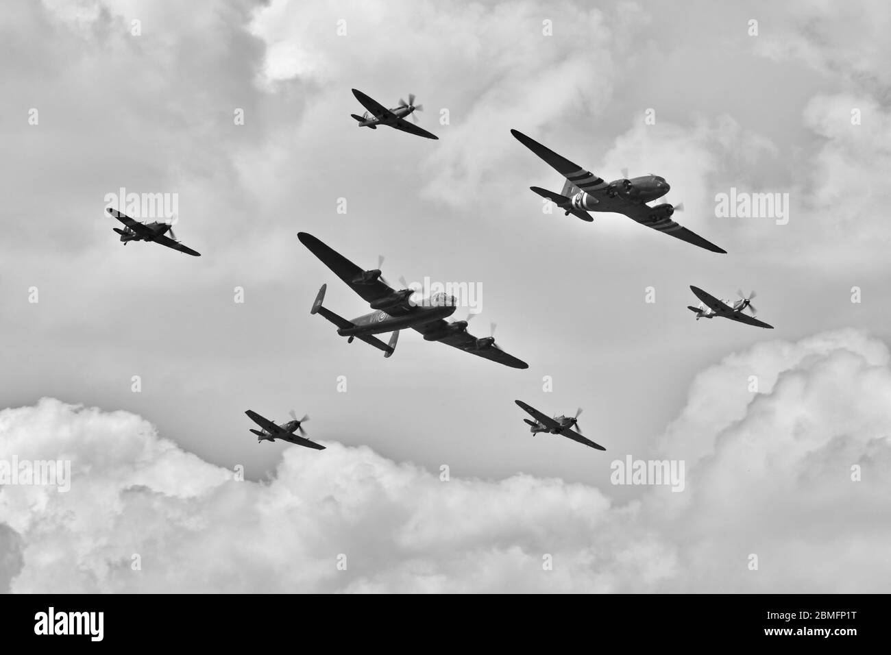 BBMF Trenchard Plus formazione al 2018 Royal International Air Tattoo celebra i suoi cento anni della Royal Air Force Foto Stock