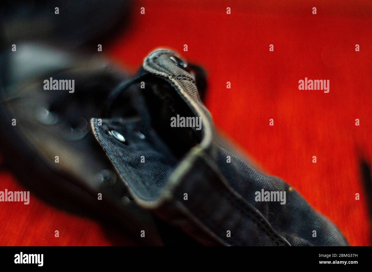 Scarpe eleganti nere Ragged, scarpe eleganti nere vintage Foto Stock