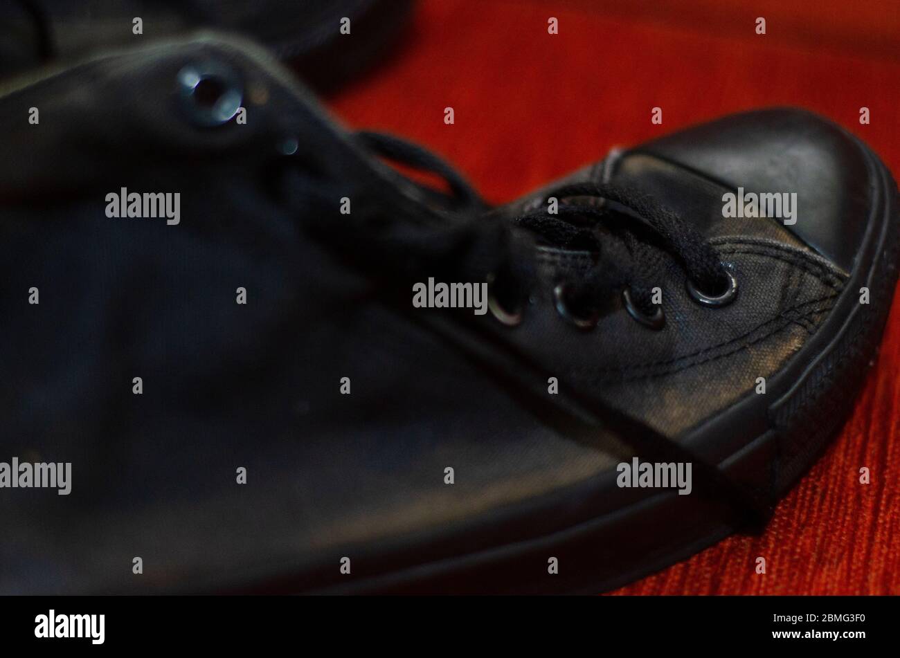 Scarpe eleganti nere Ragged, scarpe eleganti nere vintage Foto Stock