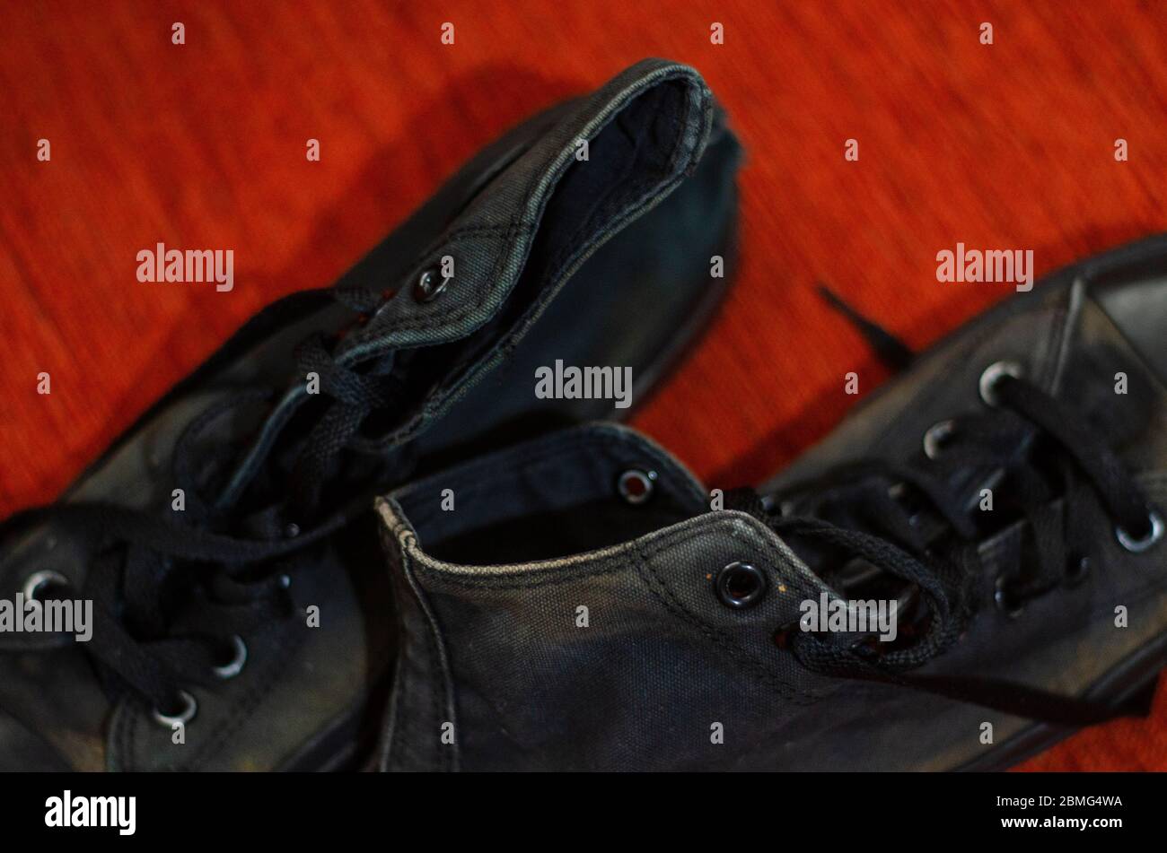 Scarpe eleganti nere Ragged, scarpe eleganti nere vintage Foto Stock