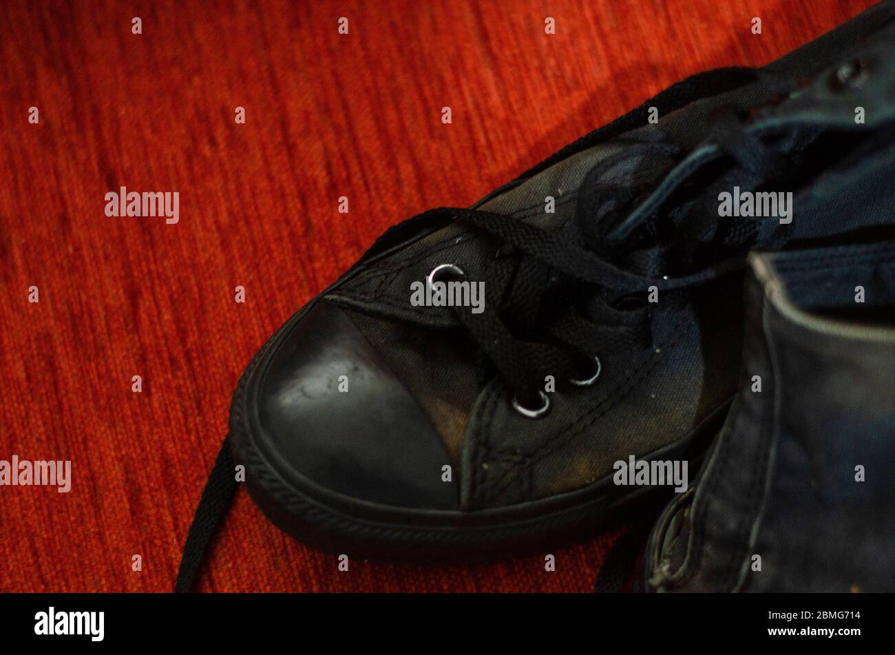 Scarpe eleganti nere Ragged, scarpe eleganti nere vintage Foto Stock