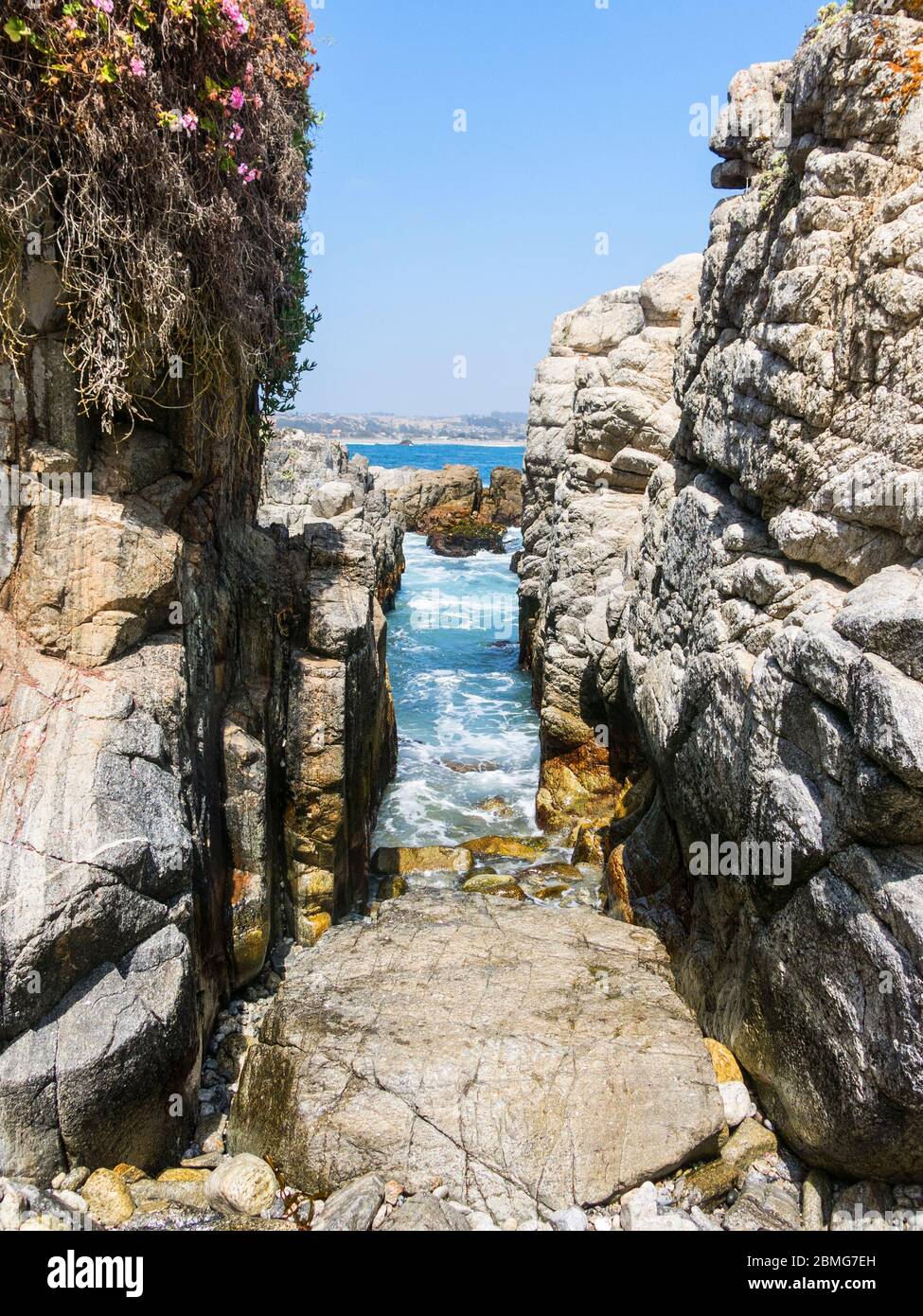 Immagine generale della costa dell'Oceano Pacifico, dalla città turistica di Las Cruces, sulla costa cilena. Cile Foto Stock