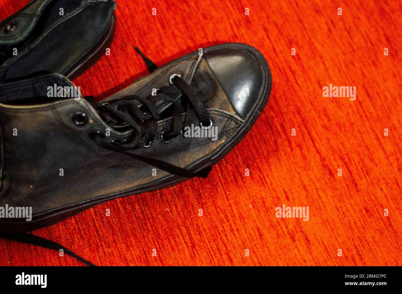 Scarpe eleganti nere Ragged, scarpe eleganti nere vintage Foto Stock