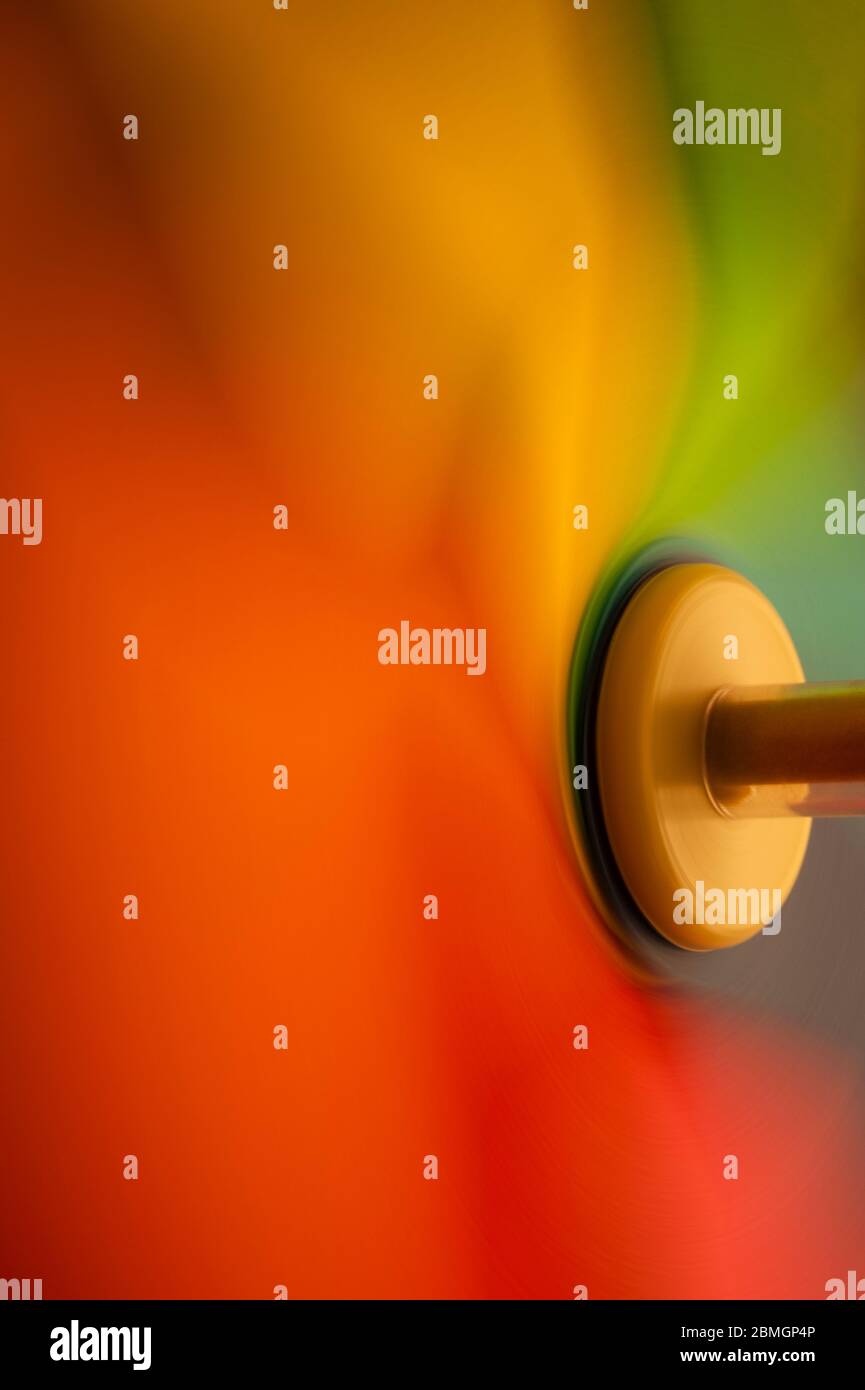 Retro di multicolore Pinwheel primo piano in movimento Foto Stock