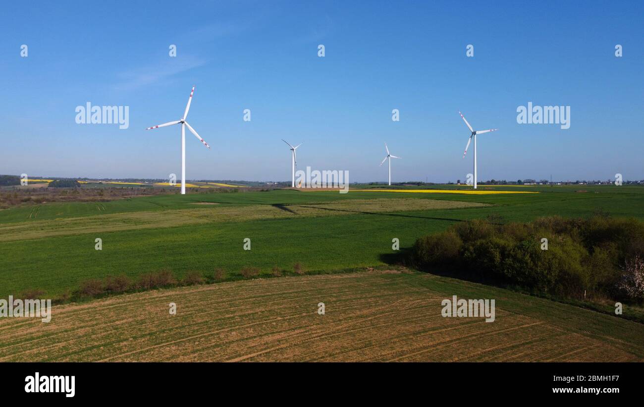 Turbina eolica. Impianto eolico. Vento fattoria Foto Stock
