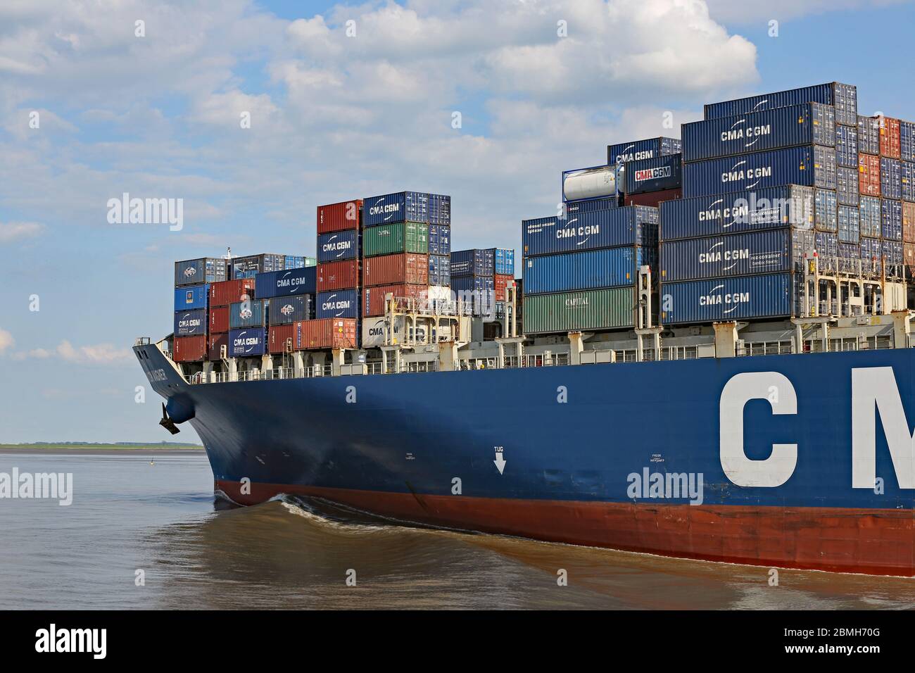containership cma cgm wagner sul fiume elba Foto Stock