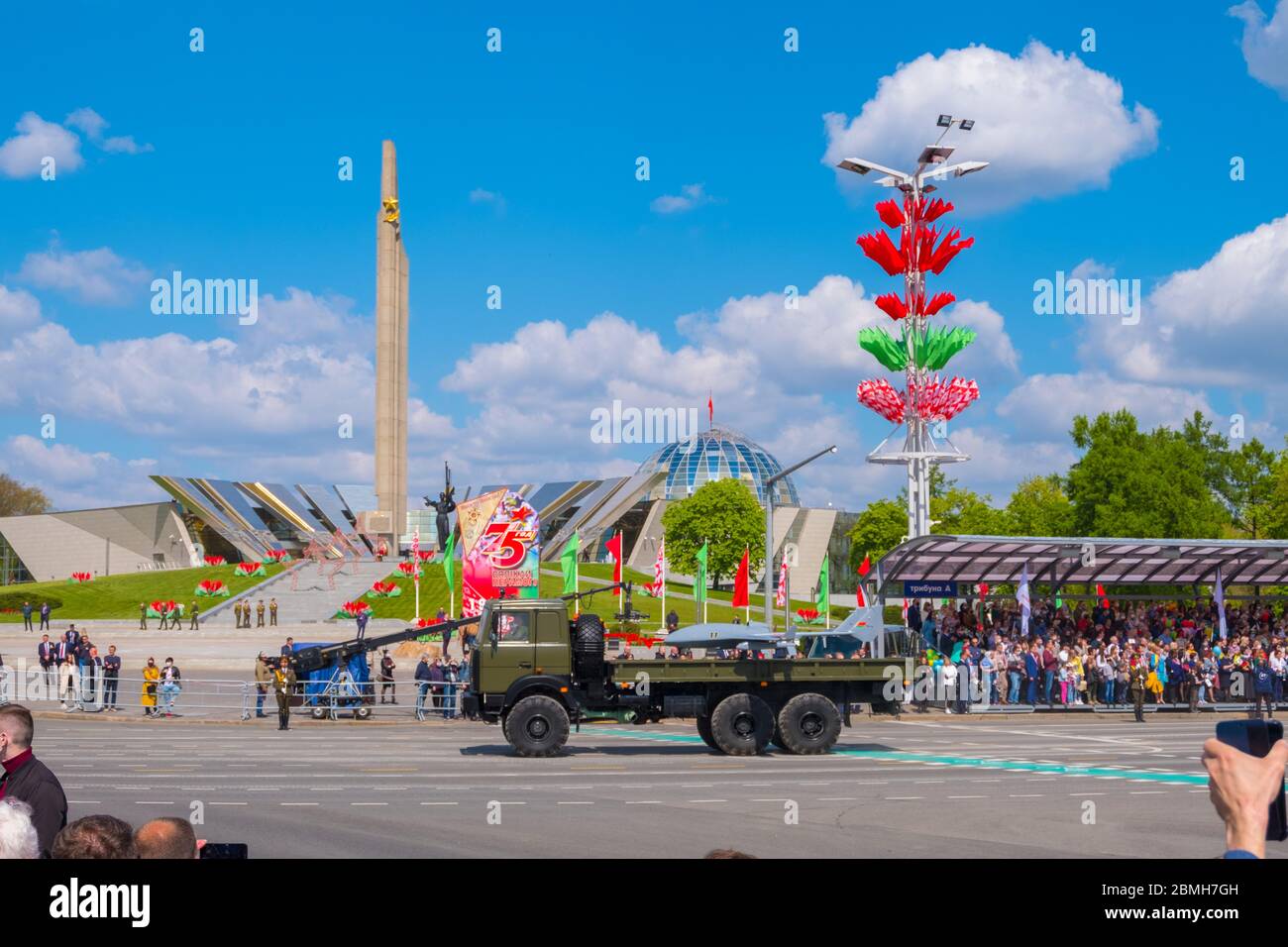 Minsk, Bielorussia - 9 maggio 2020: Parata militare per la celebrazione del 75° anniversario della Vittoria nella Grande Guerra Patriottica. Vittoria del giorno 9 maggio Foto Stock